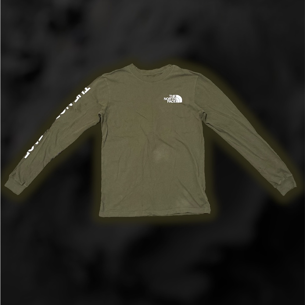 Super comfortable,barely worn ,perfect for the outdoors, North Face Long Sleeve